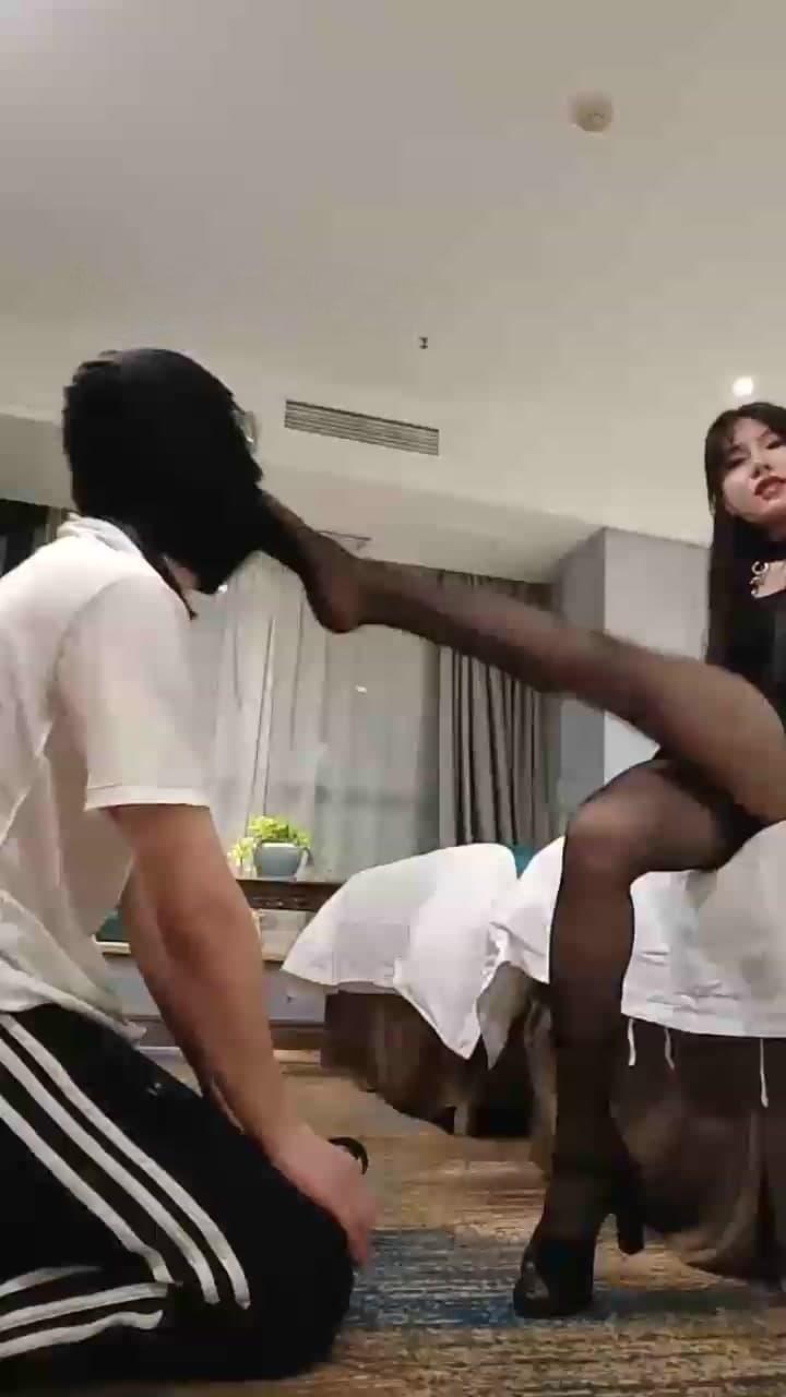 【安琪】新奴被第一次现实调教【85分钟】